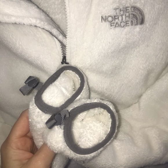 White fuzzy/fluffy Northface women’s jacket - Picture 5 of 8